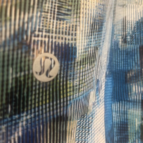 Excellent used condition. Lululemon size 6 skort - Picture 2 of 7